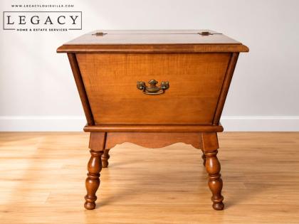 Colonial Style Lift Top Storage End Table